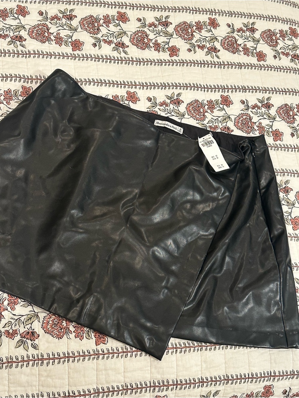 NWT Abercrombie Black Faux Leather Mini Skirt XL